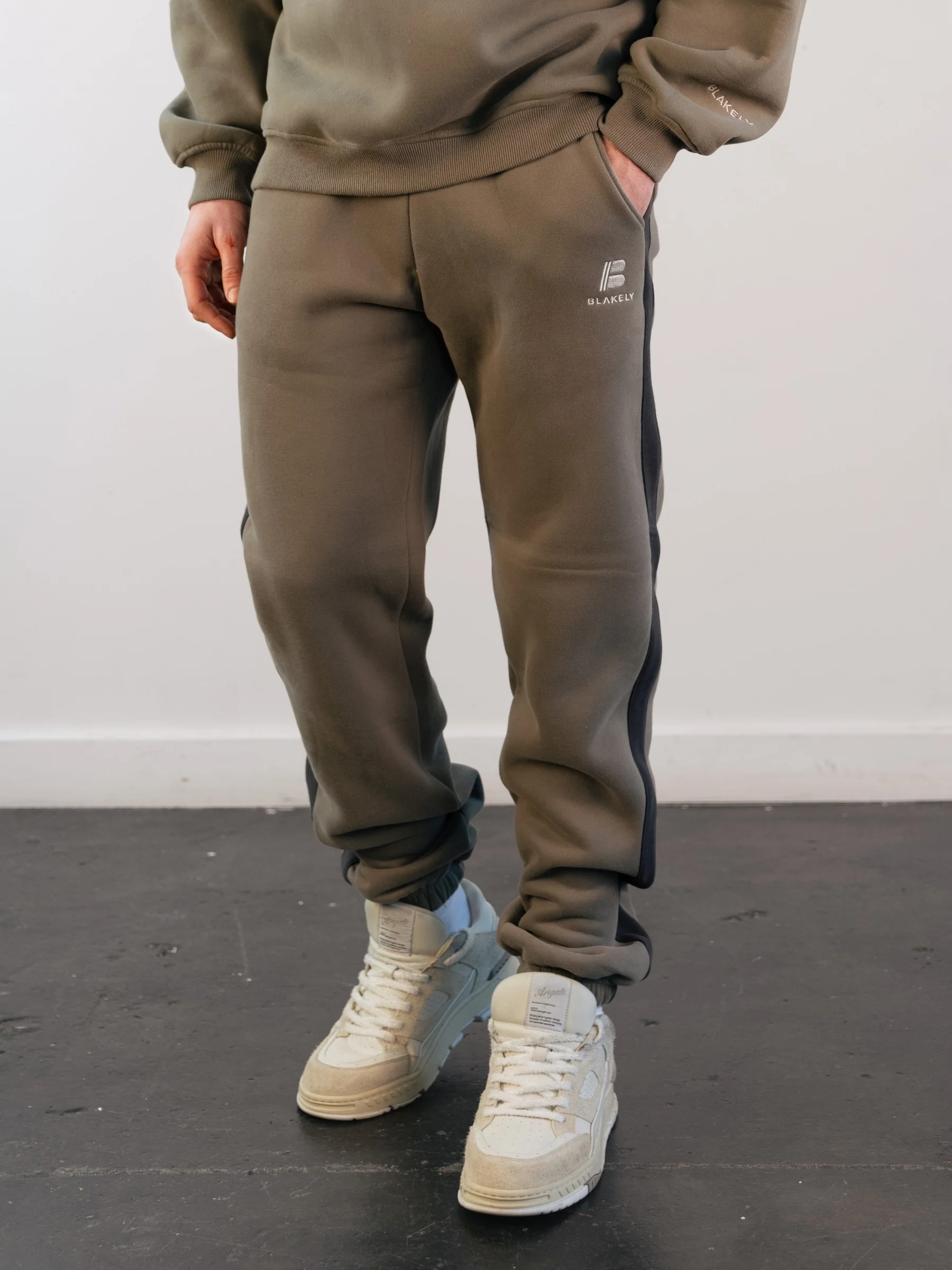 Panel Relaxed Sweatpants - Safari Green - Winsoncom