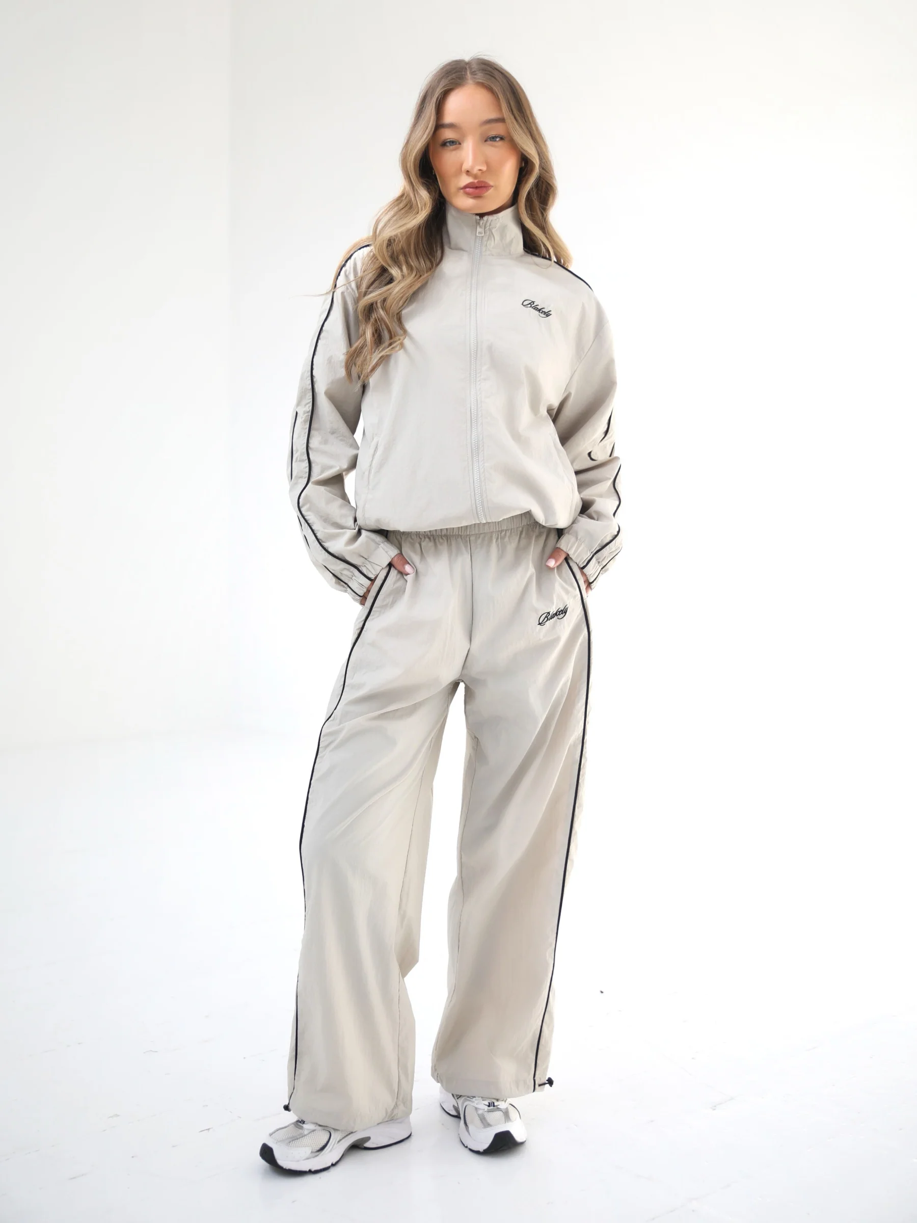 Off Duty Parachute Trousers - Light Taupe - Winsoncom