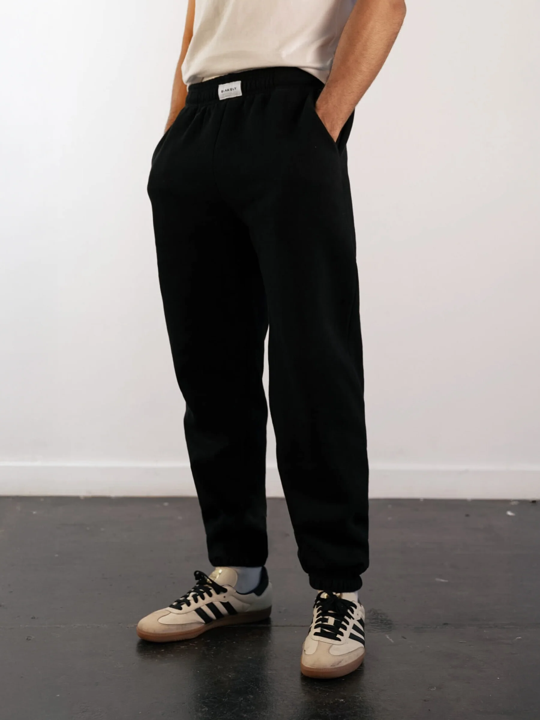 Label Relaxed Sweatpants - Black - Winsoncom