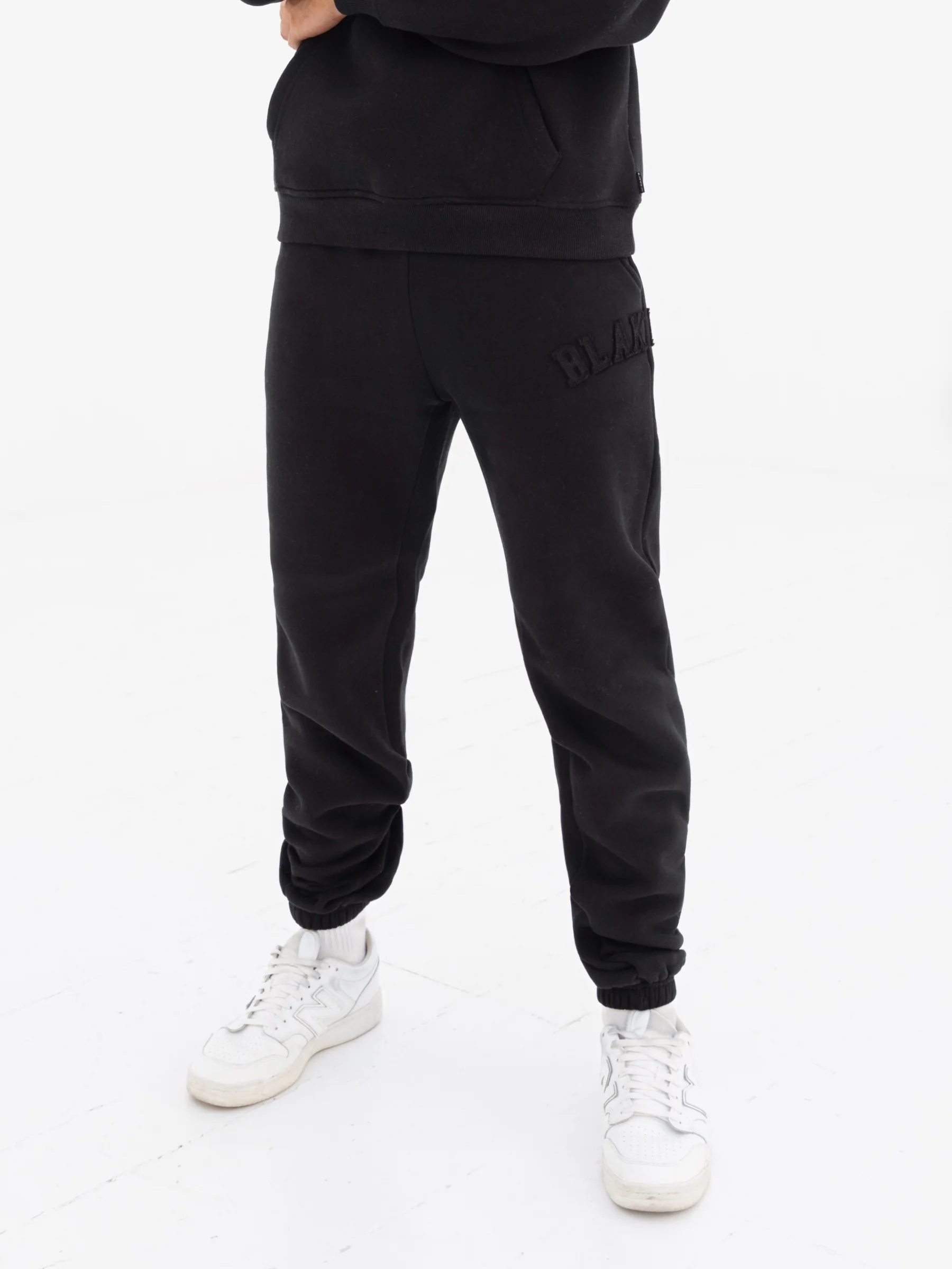 Tonal Varsity Relaxed Sweatpants - Black - Winsoncom
